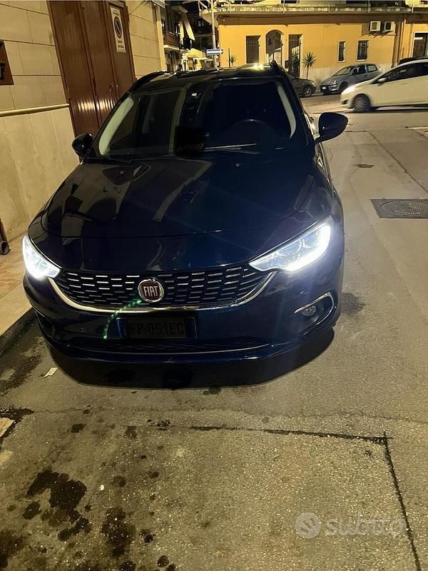 Usata Fiat Tipo 120 CV (88 kW) 2018 Blu Station wagon