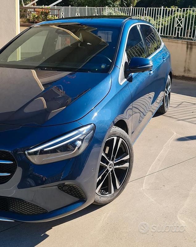 Usata Mercedes B180 116 CV (85 kW) 2019 Blu Utilitaria