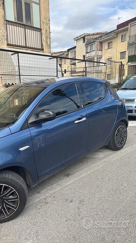 Usata Lancia Ypsilon 69 CV (50 kW) 2022 Blu Utilitaria