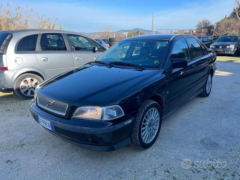 Usata Volvo S40 116 CV (85 kW) 1997 Nero Berlina