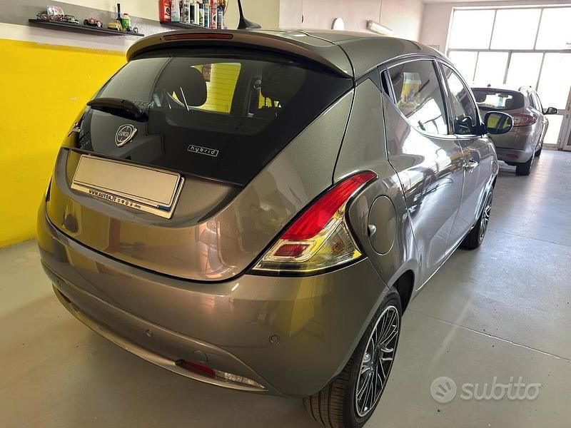 Usata Lancia Ypsilon S 69 CV (50 kW) 2022 Grigio Utilitaria