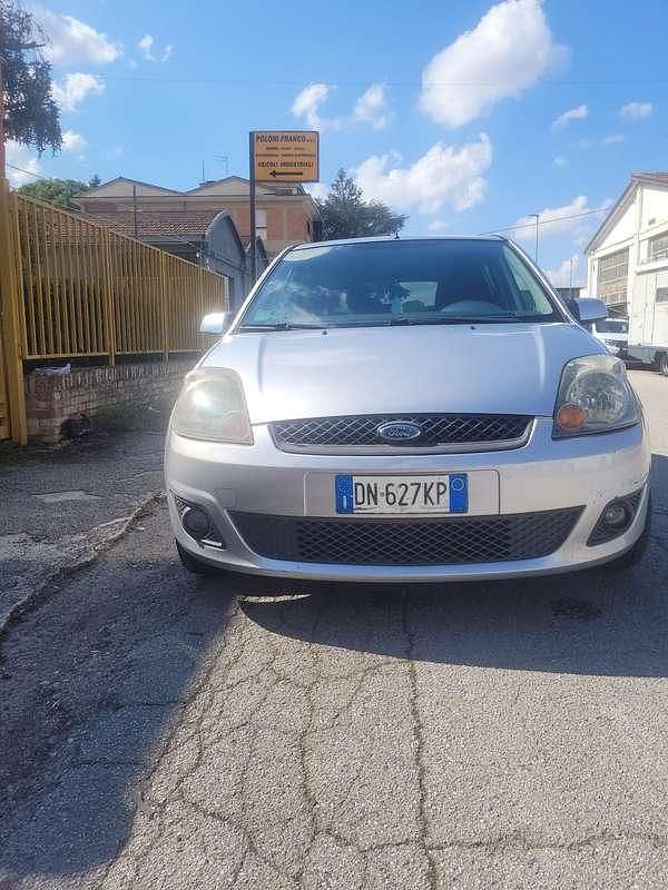 Usata Ford Fiesta 75 CV (55 kW) 2008 Berlina