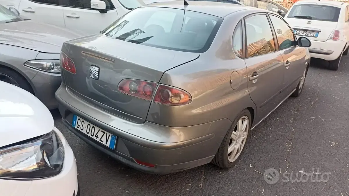 Usata Seat Cordoba Sport 130 CV (95 kW) 2004 Grigio Berlina