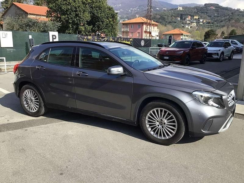Usata Mercedes GLA220 Executive 177 CV (130 kW) 2018 Grigio SUV