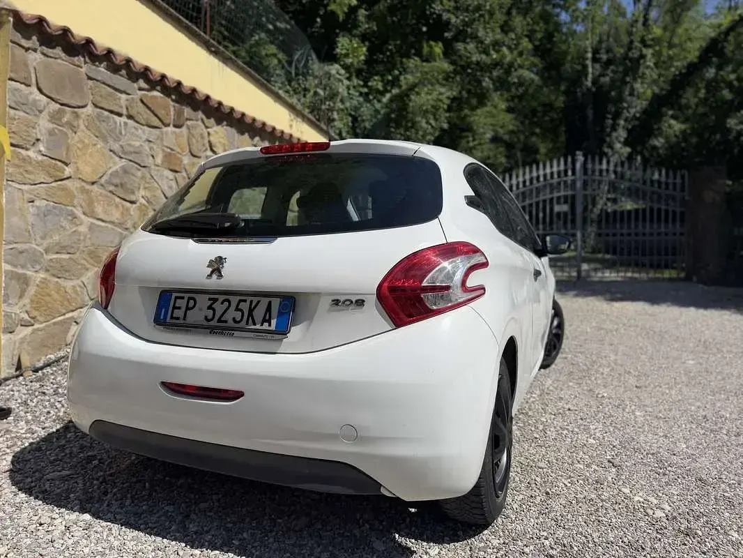 Usata Peugeot 208 Access 68 CV (50 kW) 2013 Utilitaria