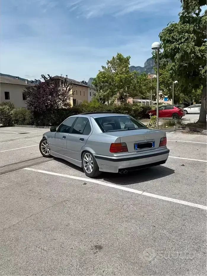 Usata BMW 320 Efficient Dynamics 150 CV (110 kW) 1996 Grigio Berlina