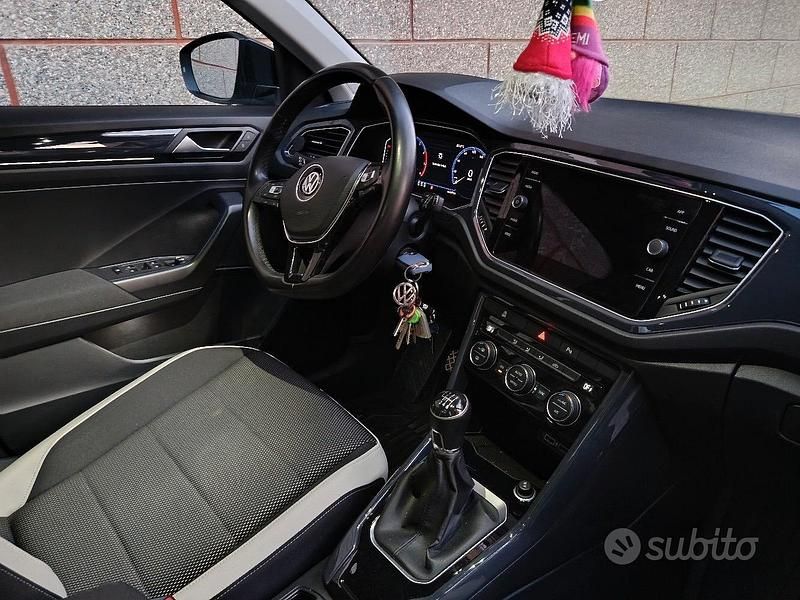 Usata VW T-Roc Advance 115 CV (84 kW) 2019 Grigio SUV