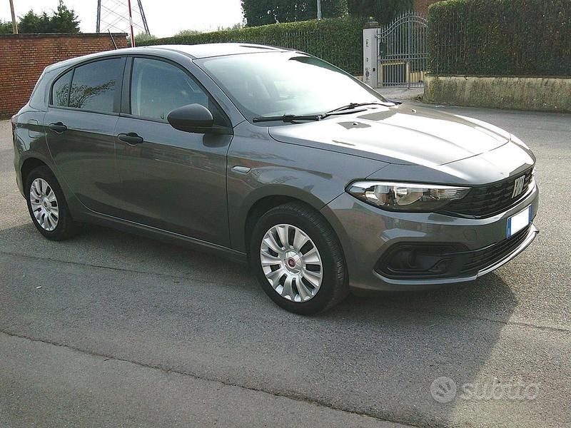 Grigio Usata 2021 Fiat Tipo Tre volumi | 11.500 € (Super prezzo) - Immagine 1/4