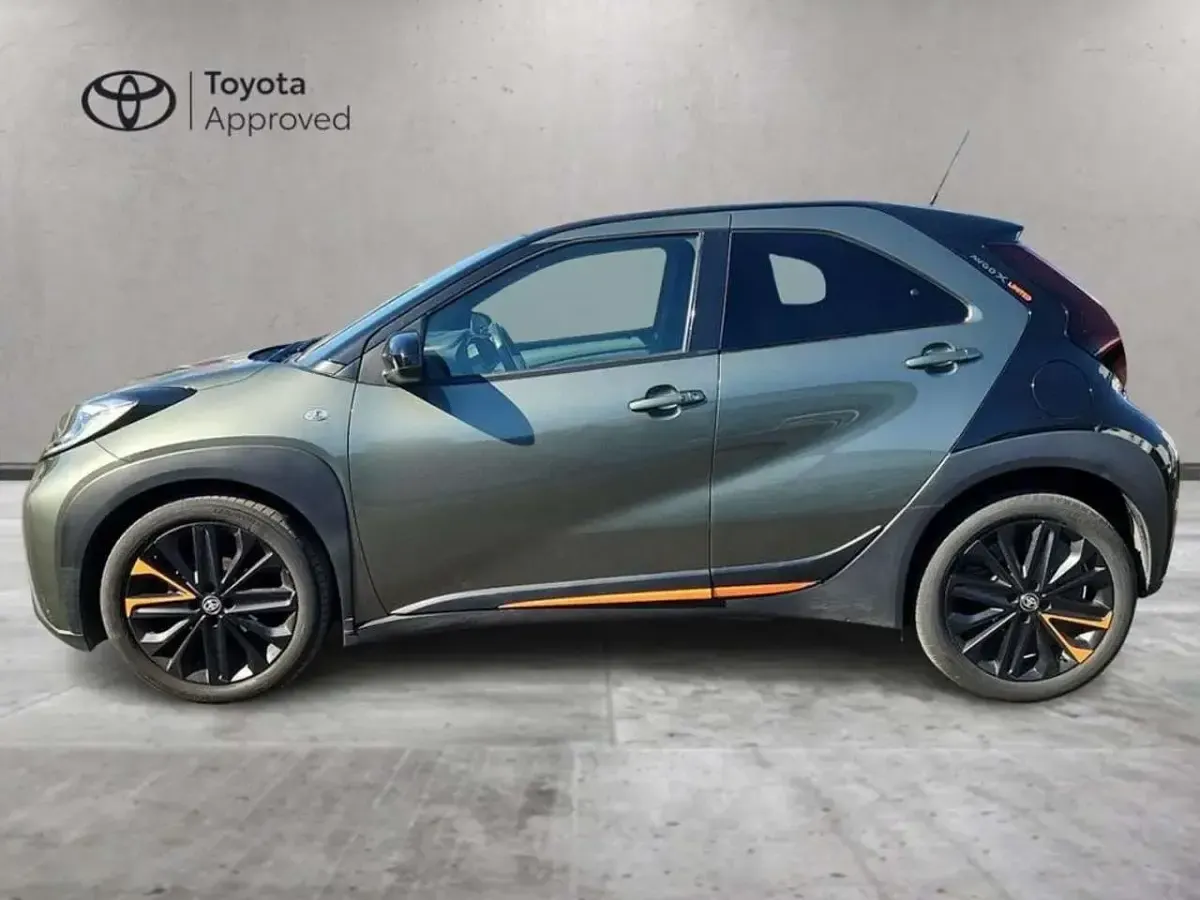 Usata Toyota Aygo X Limited 72 CV (52 kW) 2022 Cardamom green & black SUV