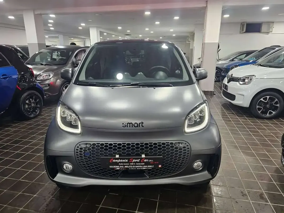 Usata Smart ForTwo Coupé Prime 41 kW (56 CV) 2021 Total black metallizzato Utilitaria