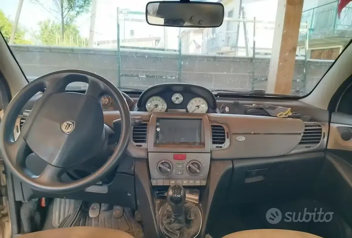 Usata Lancia Ypsilon 69 CV (50 kW) 2004 Bianco Utilitaria