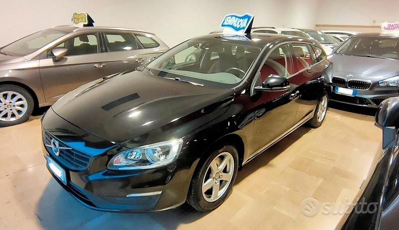 Usata Volvo V60 119 CV (87 kW) 2017 Nero Station wagon
