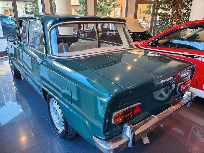 Usata Alfa Romeo Giulia 1300 80 CV (58 kW) 1966 Verde Berlina