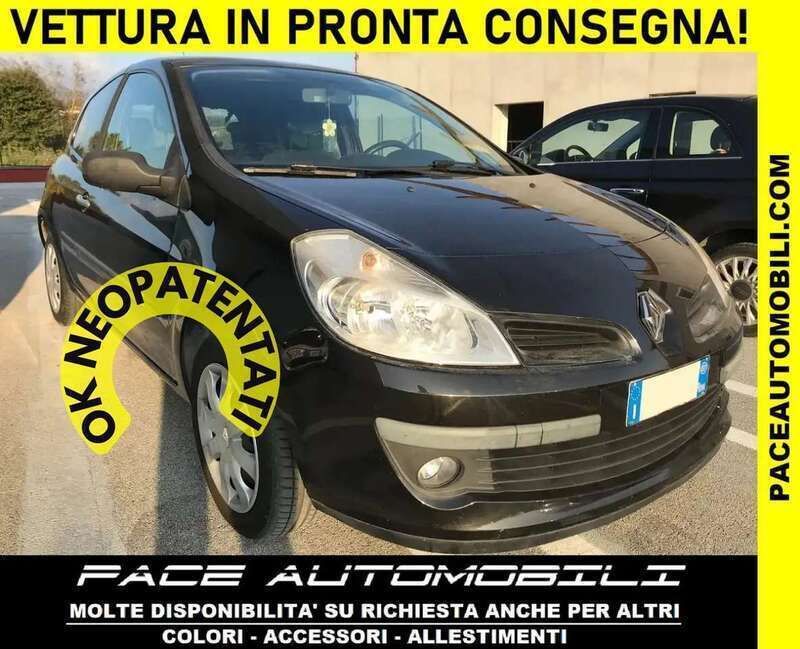 Nero Usata 2007 Renault Clio II LE Tre volumi | 2300 € (Buon prezzo) - Immagine 1/4
