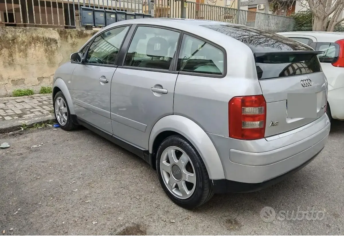Usata Audi A2 75 CV (55 kW) 2002 Grigio Utilitaria