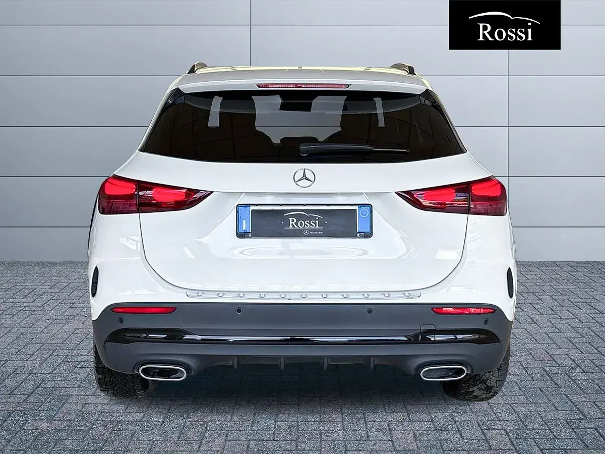 Begagnad Mercedes GLA200 Advanced Plus 150 HK (110 kW) 2024 Svart SUV