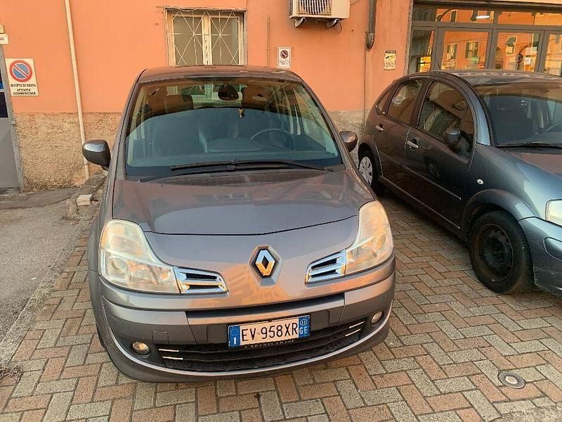 Usata Renault Modus 88 CV (64 kW) 2011 Grigio Monovolume
