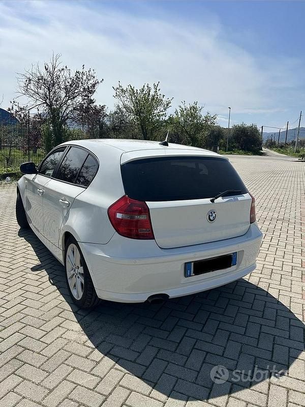 Usata BMW 118 143 CV (105 kW) 2010 Bianco Utilitaria
