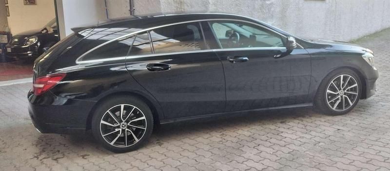 Usata Mercedes CLA200 Shooting Brake 136 CV (100 kW) 2017 Nero Station wagon