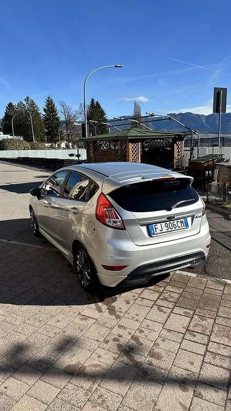 Usata Ford Fiesta ST-Line 75 CV (55 kW) 2017 Grigio Berlina
