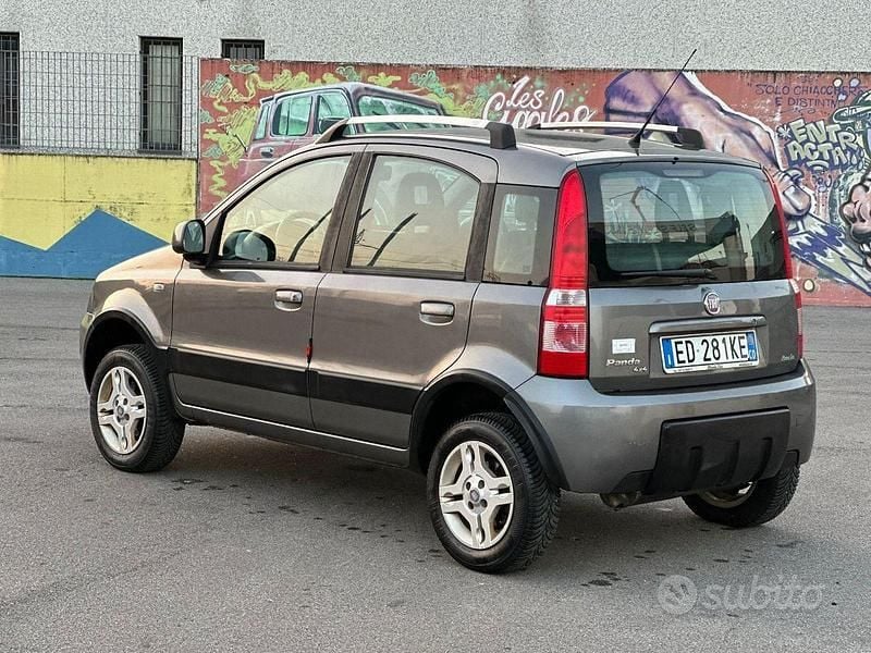 Usata Fiat Panda 4x4 Climbing 69 CV (50 kW) 2010 Grigio Utilitaria