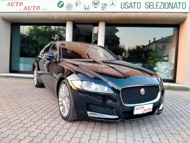 Usata Jaguar XF Portfolio 180 CV (132 kW) 2018 Nero Berlina
