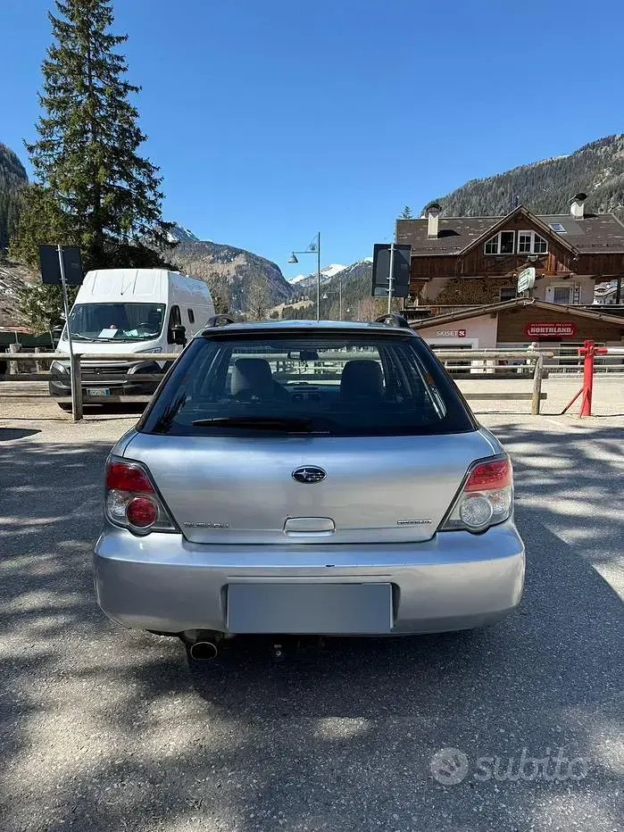 Usata Subaru Impreza 160 CV (117 kW) 2006 Grigio Station wagon
