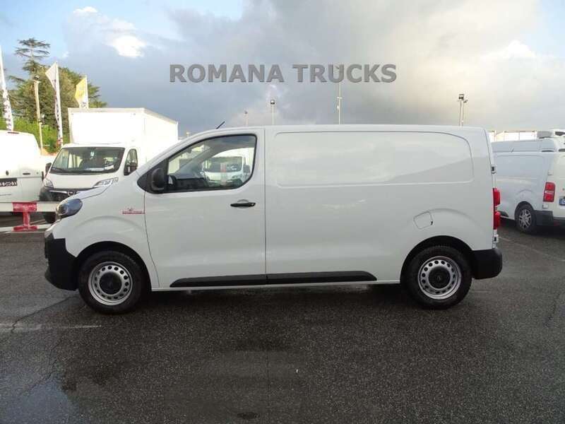 Usata Opel Vivaro 120 CV (88 kW) 2024 Bianco pastello Monovolume