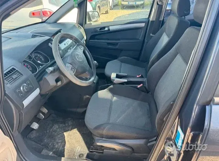 Usata Opel Zafira 125 CV (91 kW) 2010 Blu Monovolume