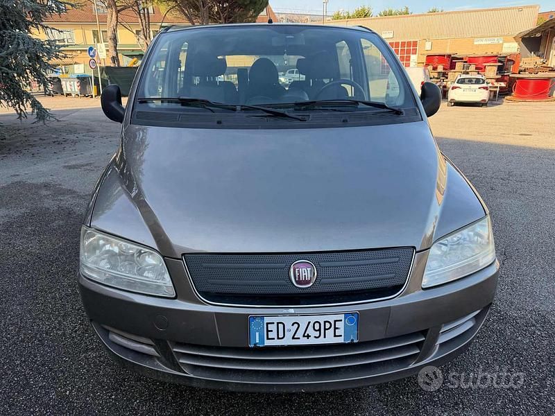 Usata Fiat Multipla Emotion 103 CV (75 kW) 2010 Grigio Monovolume