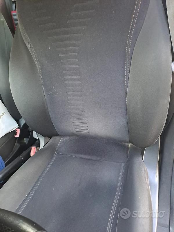 Usata Lancia Ypsilon 69 CV (50 kW) 2012 Bianco Utilitaria