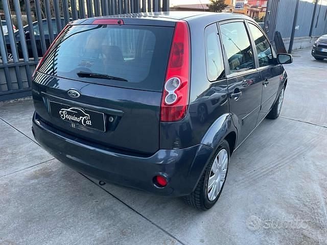 Usata Ford Fiesta 75 CV (55 kW) 2007 Vari colori Berlina