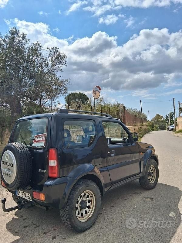 Usata Suzuki Jimny 86 CV (63 kW) 2008 Nero SUV