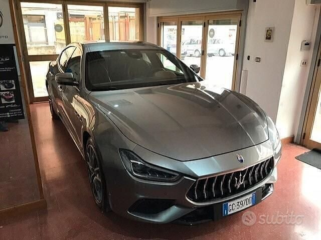 Grigio Usata 2020 Maserati Ghibli Tre volumi | 36.900 € (Buon prezzo) - Immagine 1/4