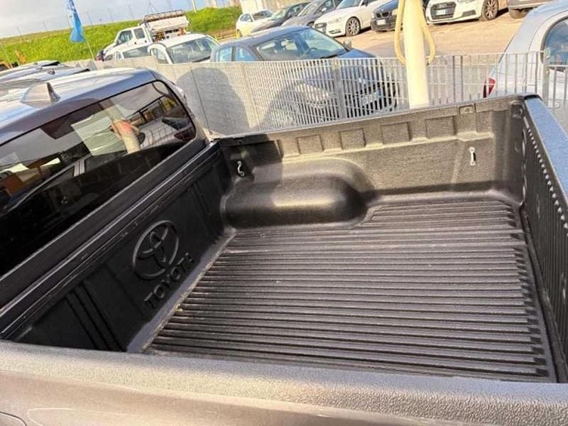 Usata Toyota HiLux 150 CV (110 kW) 2024 Grigio Pick-up