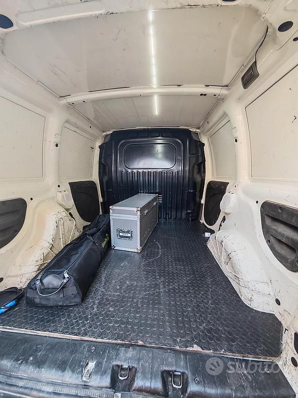 Usata Fiat Doblò 75 CV (55 kW) 2006 Bianco Monovolume