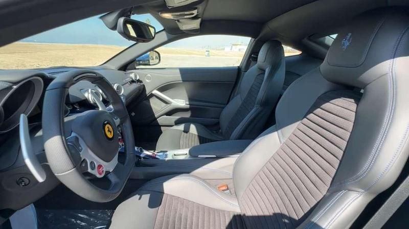 Usata Ferrari F12 741 CV (545 kW) 2017 Blu/azzurro Coupé