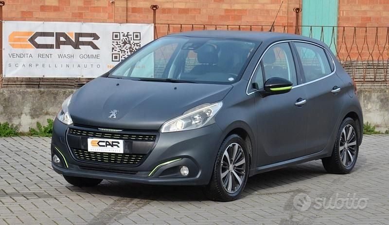 Usata Peugeot 208 Allure 82 CV (60 kW) 2015 Grigio Utilitaria