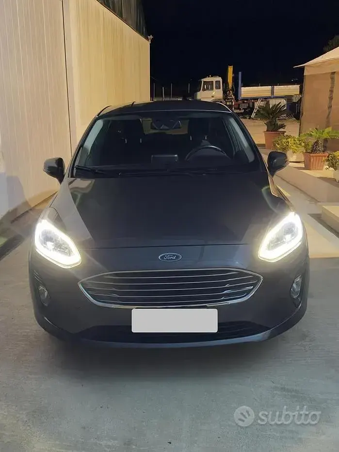 Usata Ford Fiesta 75 CV (55 kW) 2018 Grigio Utilitaria