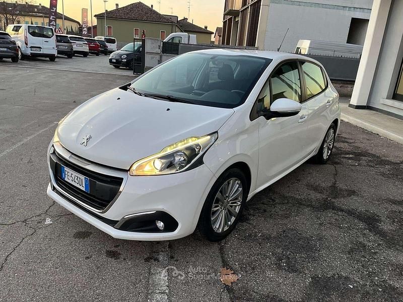 Usata Peugeot 208 Active 82 CV (60 kW) 2016 Bianco Utilitaria