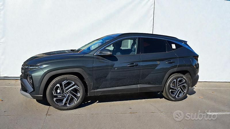 Nuova Hyundai Tucson 136 CV (100 kW) 2025 Verde metallizzato SUV
