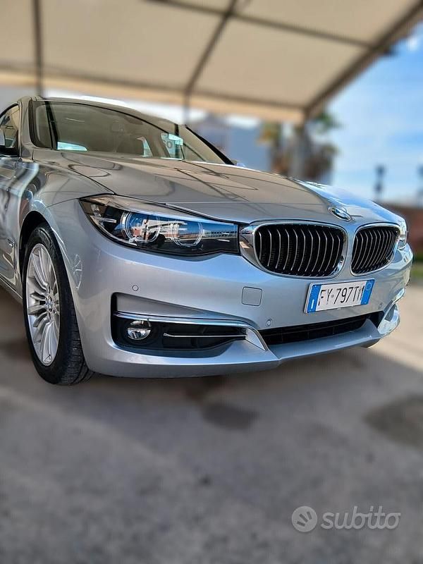 Begagnad BMW 318 Luxury Line 150 HK (110 kW) 2019 Grå Sedan