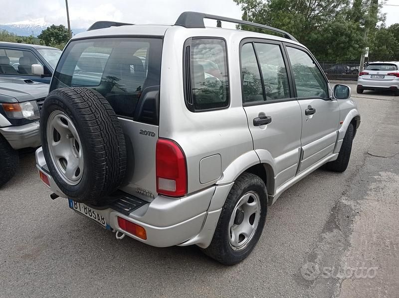 Usata Suzuki Grand Vitara 109 CV (80 kW) 2002 Grigio SUV