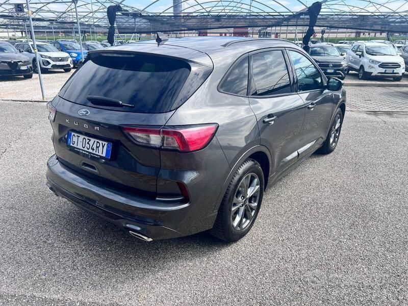 Usata Ford Kuga ST-Line 120 CV (88 kW) 2024 Grigio scuro SUV