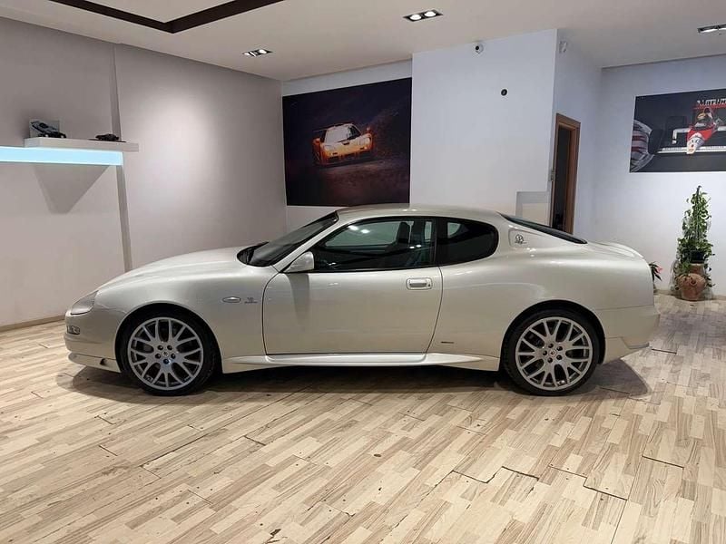 Begagnad Maserati GranSport 401 HK (294 kW) 2005 Vit Sportkupé