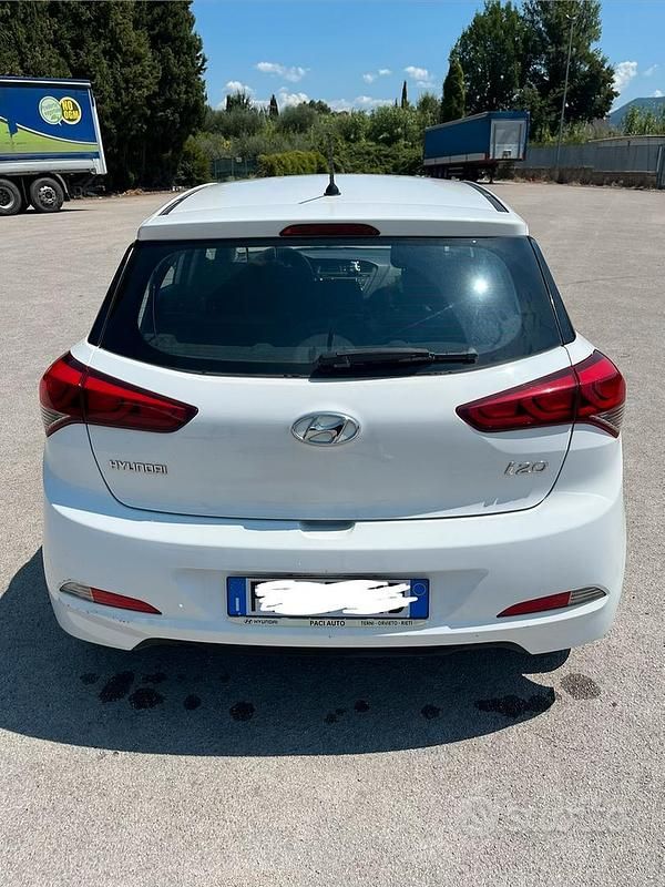 Usata Hyundai i20 Classic 75 CV (55 kW) 2018 Bianco Berlina
