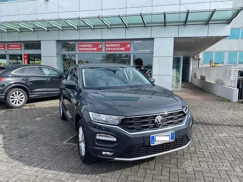Usata VW T-Roc Style 110 CV (80 kW) 2021 Urano grey SUV