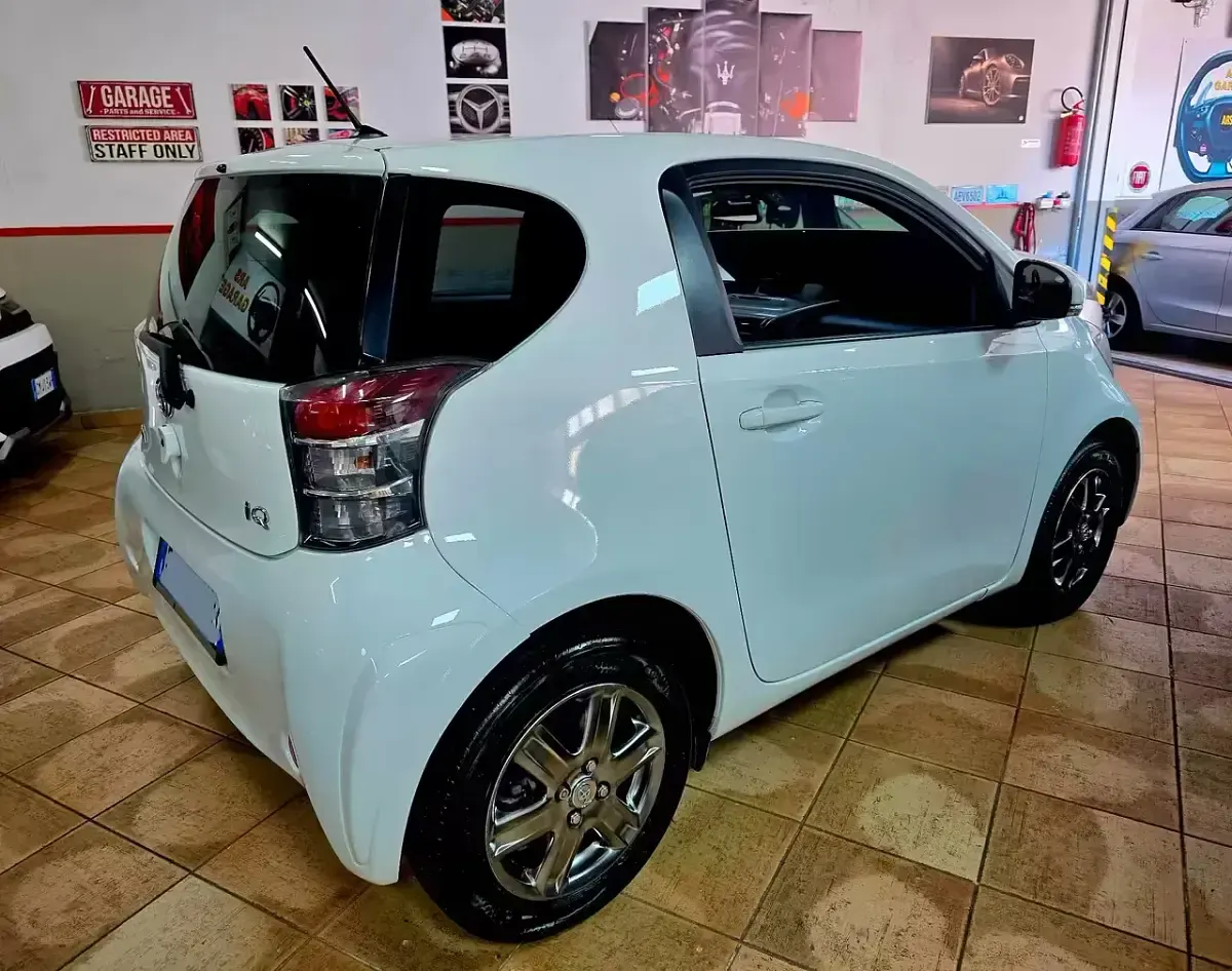 Usata Toyota iQ Lounge 68 CV (50 kW) 2009 Bianco Utilitaria
