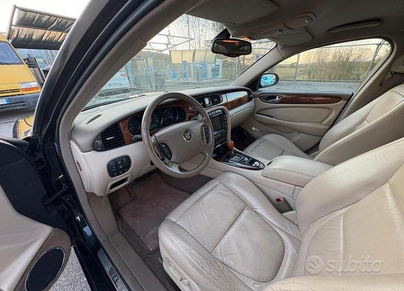 Usata Jaguar XJ 237 CV (174 kW) 2003 Nero Berlina