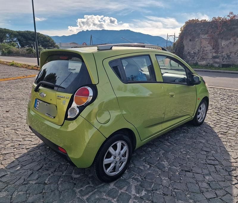 Usata Chevrolet Spark LS 65 CV (47 kW) 2010 Oro Utilitaria